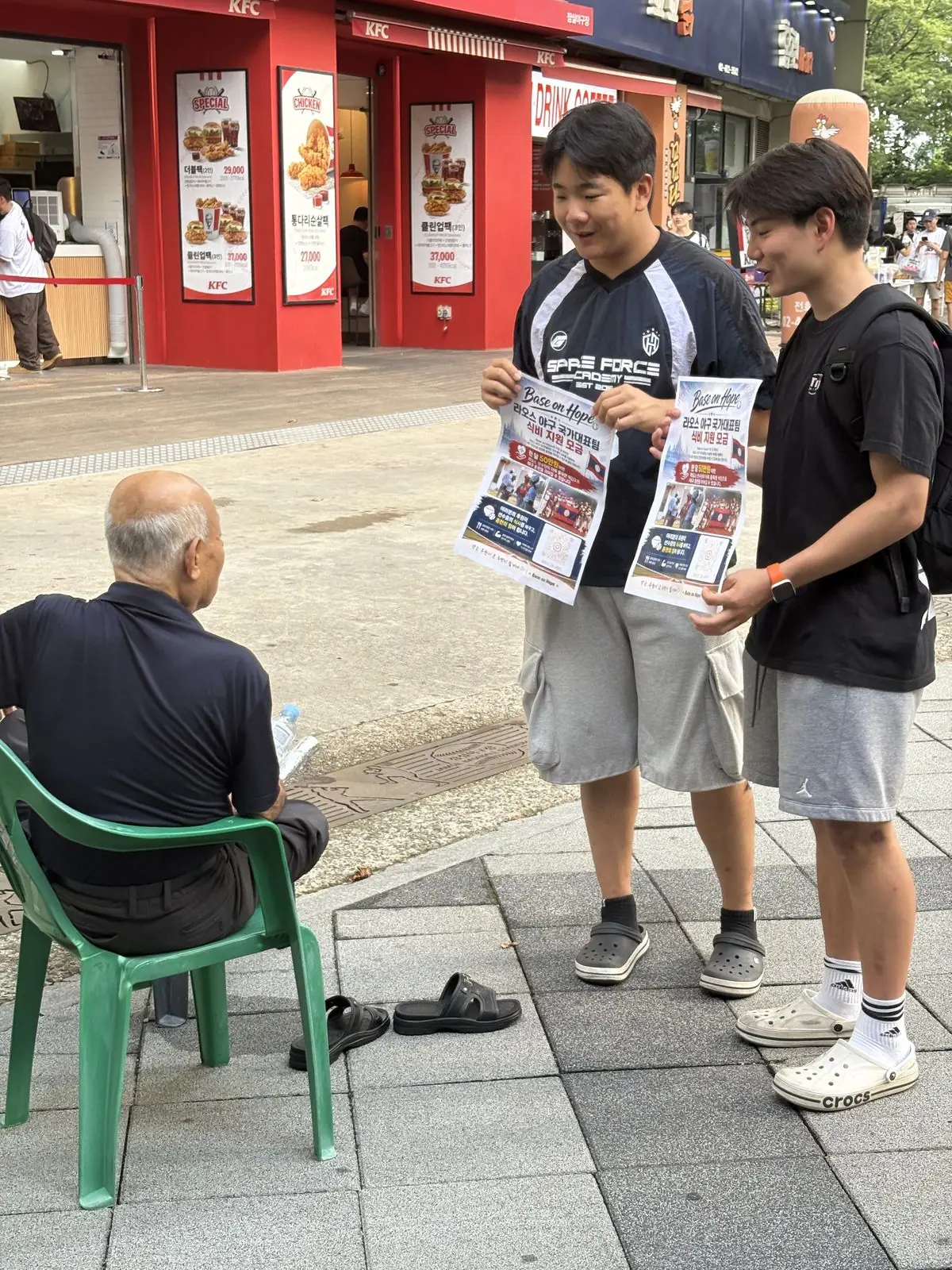 Explaining the campaign at Jamsil
